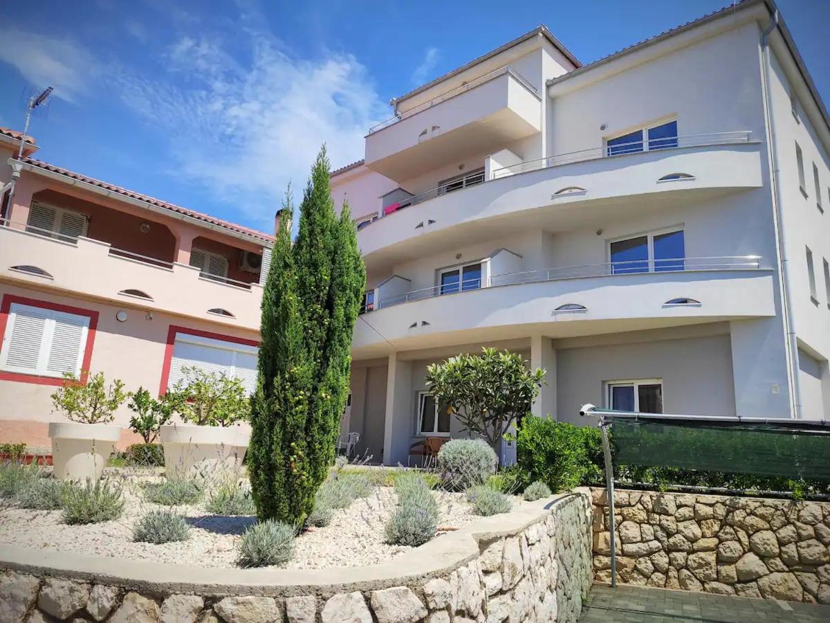 Avada Premium Apartment Novalja Luaran gambar